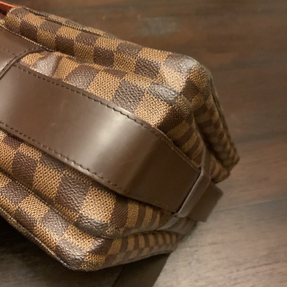 LV Crossbody - Picture 8 of 15
